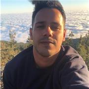 Profesor imparte clases en diversas áreas de ciencias en todos los niveles